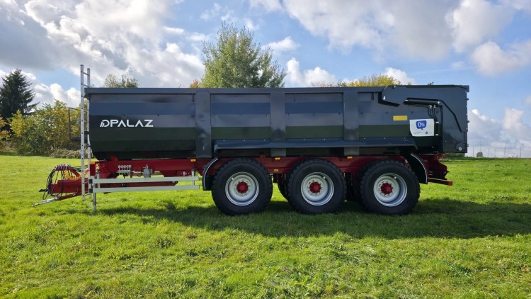 DREIACHSER ANHÄNGER PALAZ