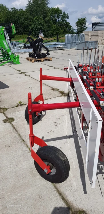 PRZETRZĄSARKO-ZGRABIARKA PASOWA Z296 TARET